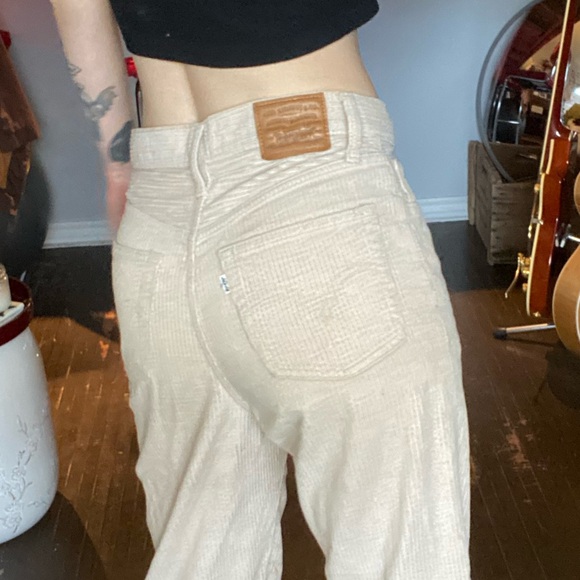 LEVIS RIBCAGE TAN corduroy PANTS - Picture 4 of 6